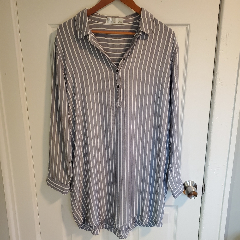 Time and Tru Button-down shirt dress w/pockets